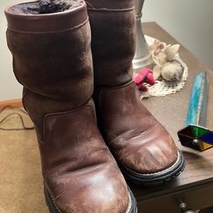 UGG Chocolate Brown Leather Genuine Sheepskin  inside and out 6B